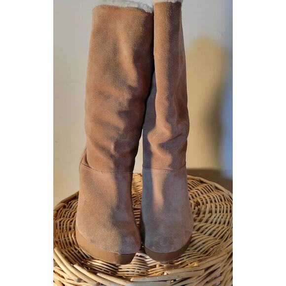 Boots Michael Kors Women 10M Suede Tan Shearling Wedge Gold MK Zipper 4.5in Heel - Picture 2 of 13